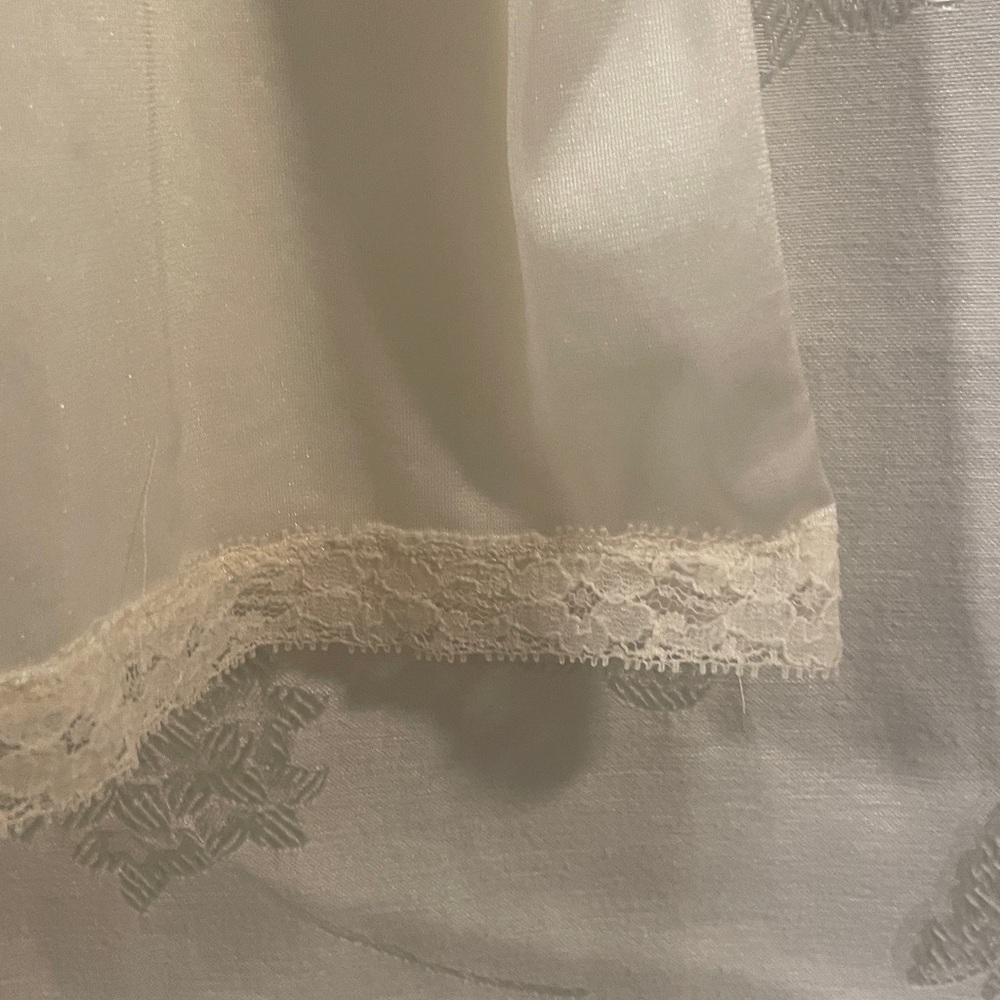 VINTAGE Ivory Lace Trim Full  Slip Size 38 Neutral Color Adjustable straps - Picture 3 of 11